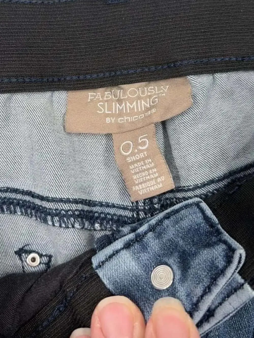 Chico's Fabulously Slimming Short Straight Leg Jeans, Size 0.5/Small